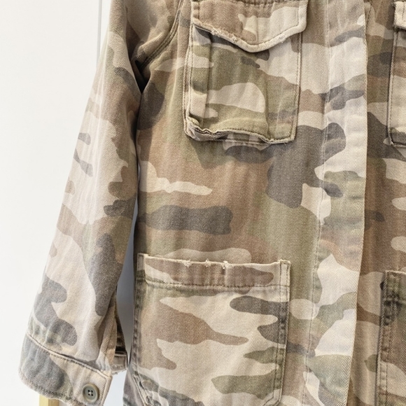 ❣️Custom Dripping Chanel logo Camo jacket! - Picture 3 of 6